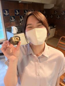 合資会社龍宮館 細川社長から、採れたてのサザエをいただきました2